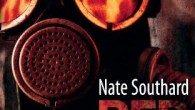 HORROR Es gibt einen weiteren Namen, den Horror-Fans sich merken sollten: Nate Southard. Mit seinem Erstlingswerk „Red Sky“ hat er es meiner Meinung nach geschafft einen ordentlichen Eindruck zu hinterlassen. Beim Stichwort „Horror“ reden wir jedoch nicht von schaurigem Grusel, sondern von ultrabrutalen Schockmomenten. Ist also definitiv nicht Jedermanns Sache. […]